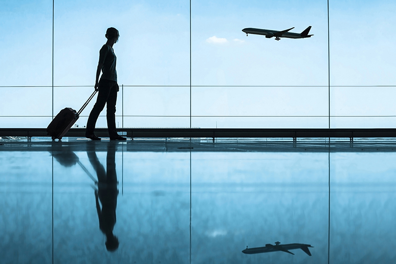 women_in_the_airport