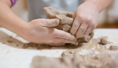 סיפור שמתחיל במאפרת חימר